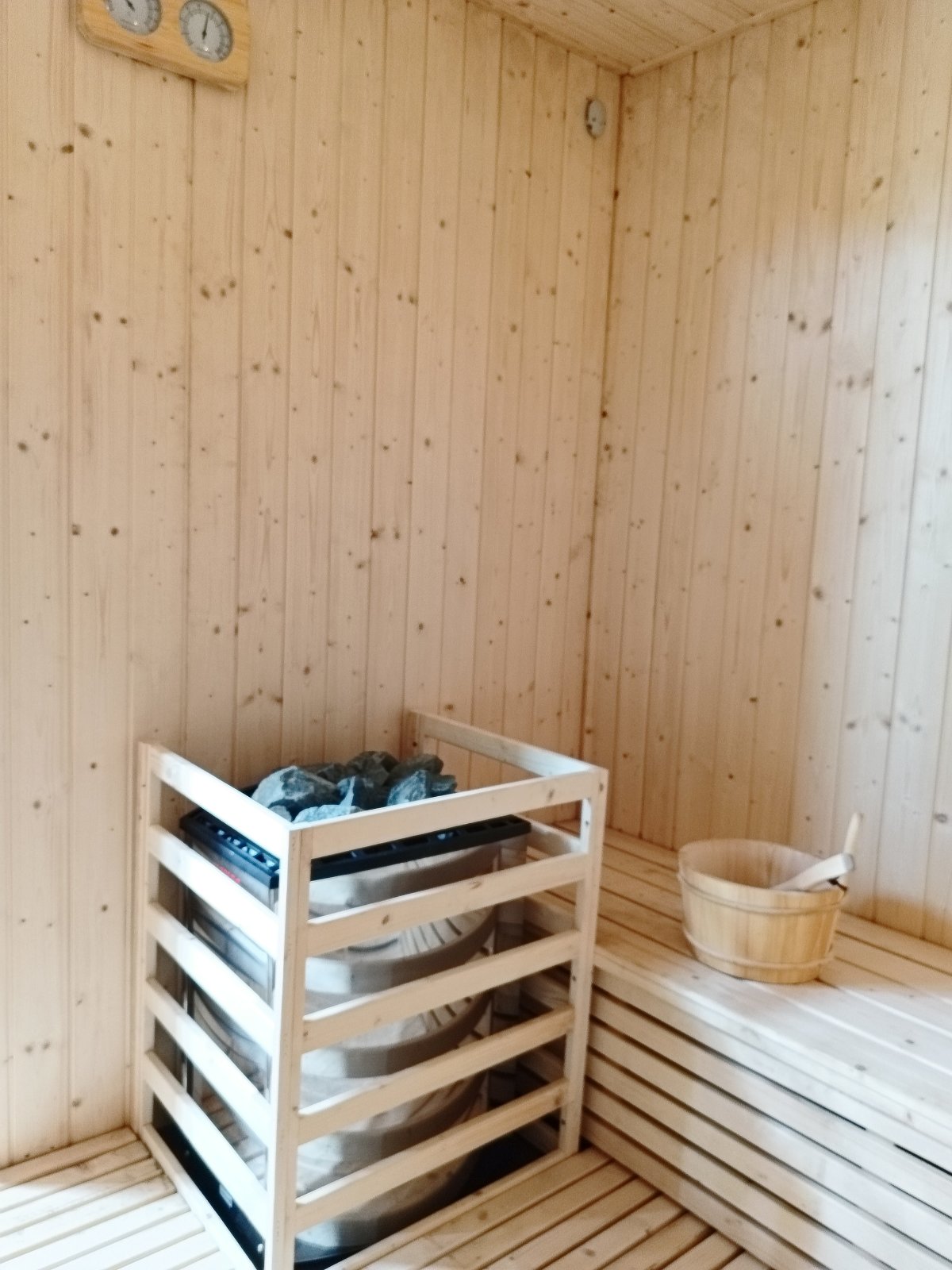 Horizon Lake View Sauna 3
