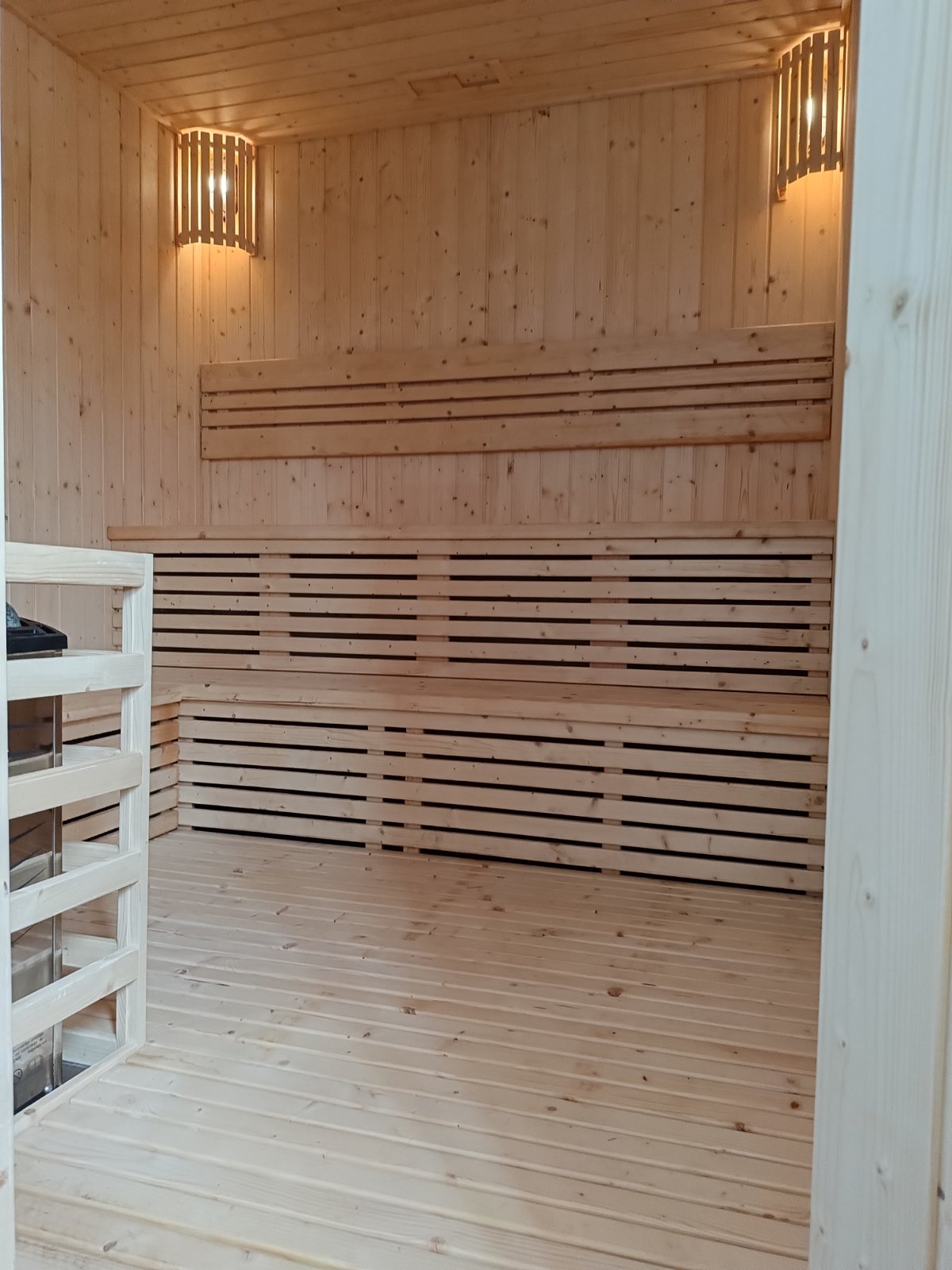 Horizon Lake View Sauna 4