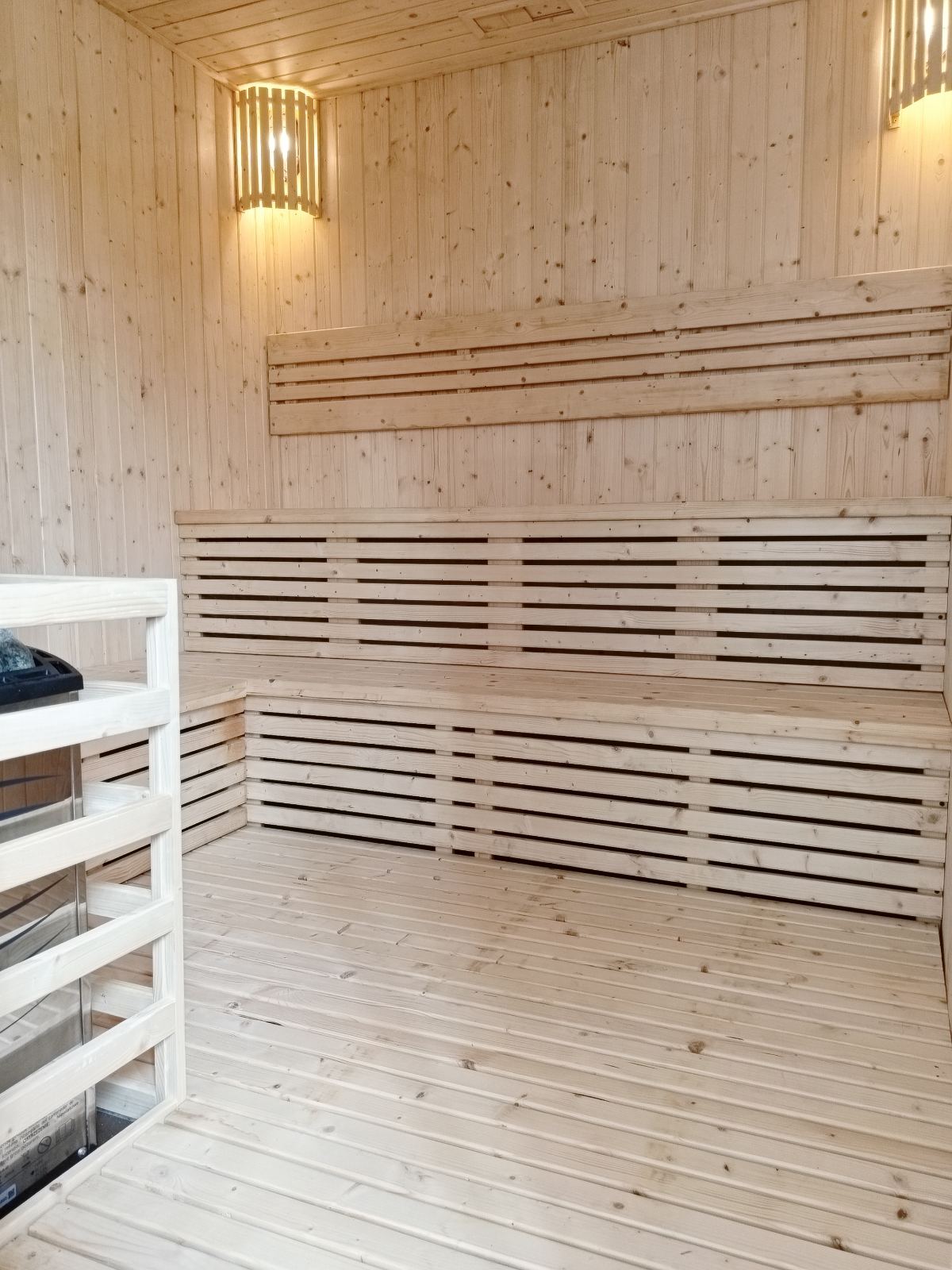 Horizon Lake View Sauna 5