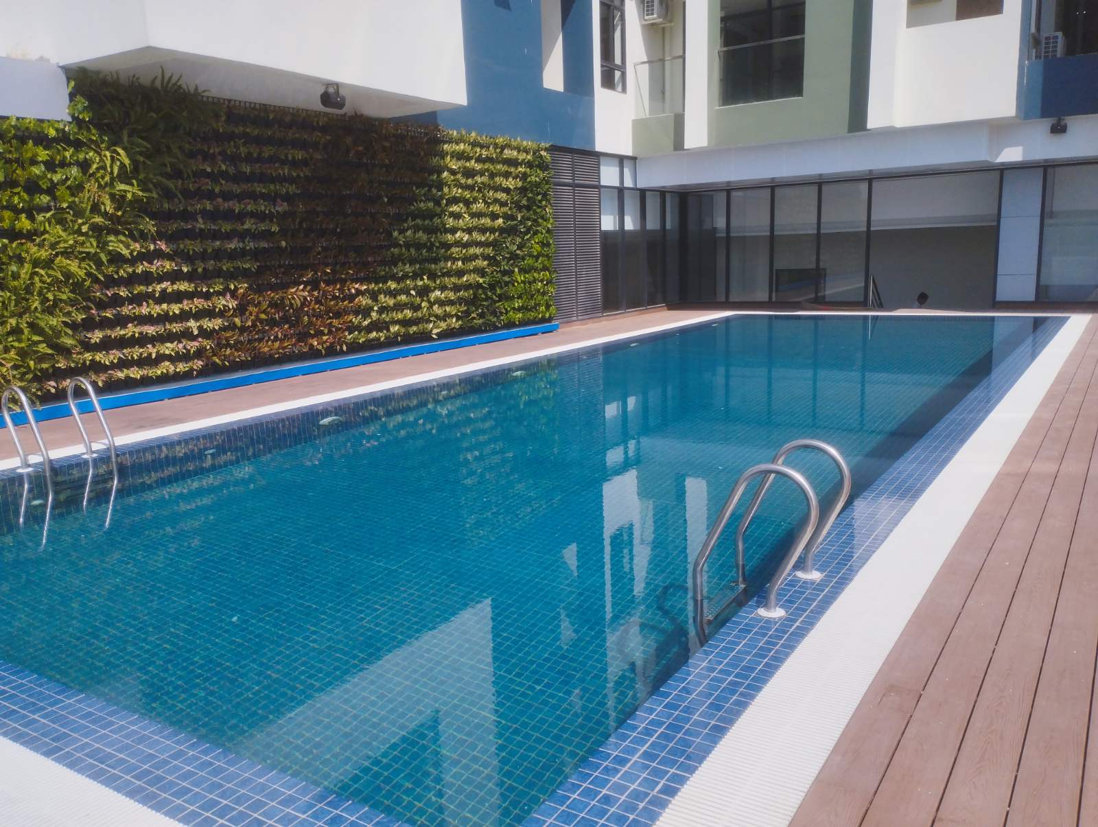 7 Mile Luxury Condominium pool 1