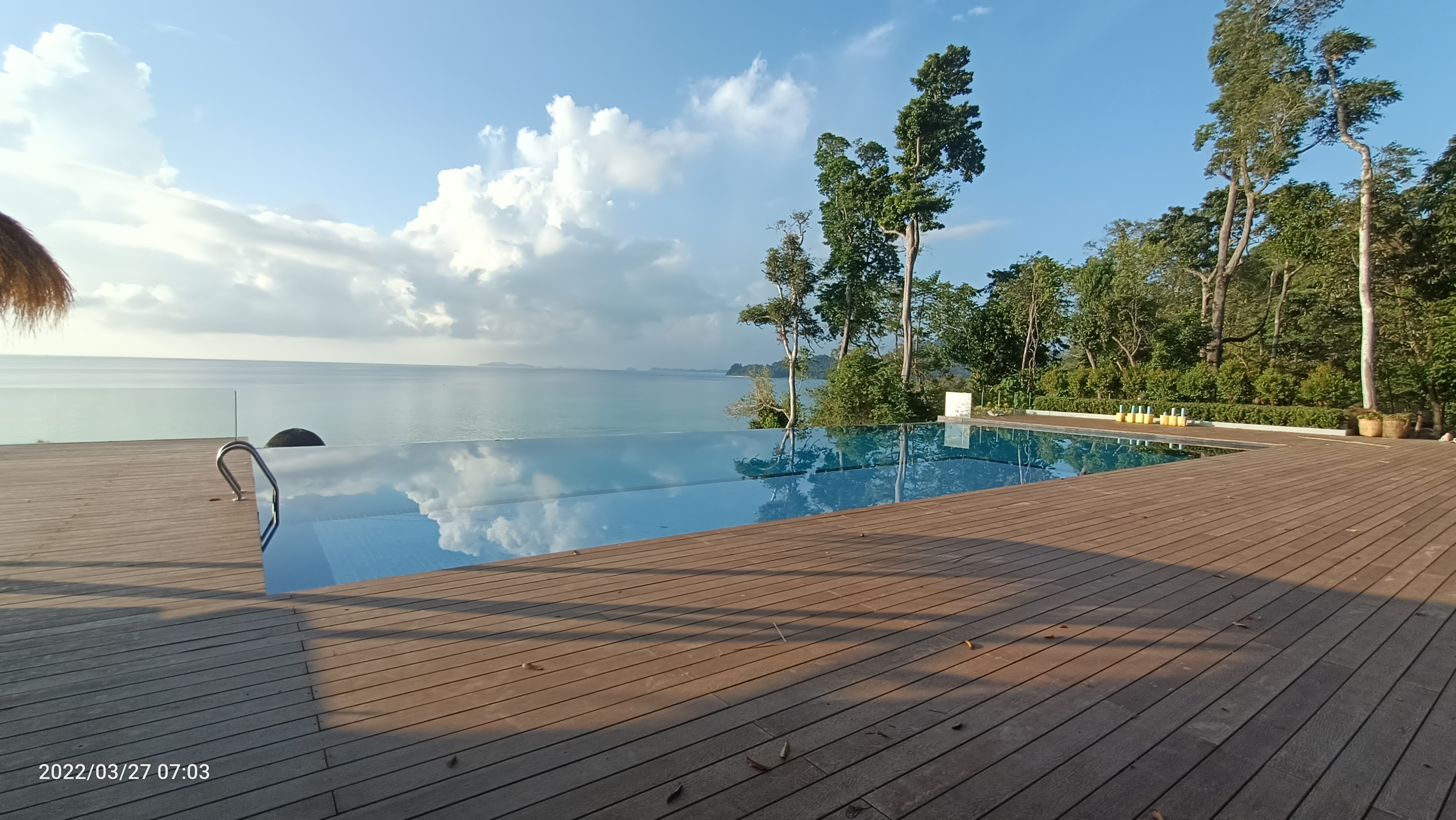 AALUA Resort pool 4