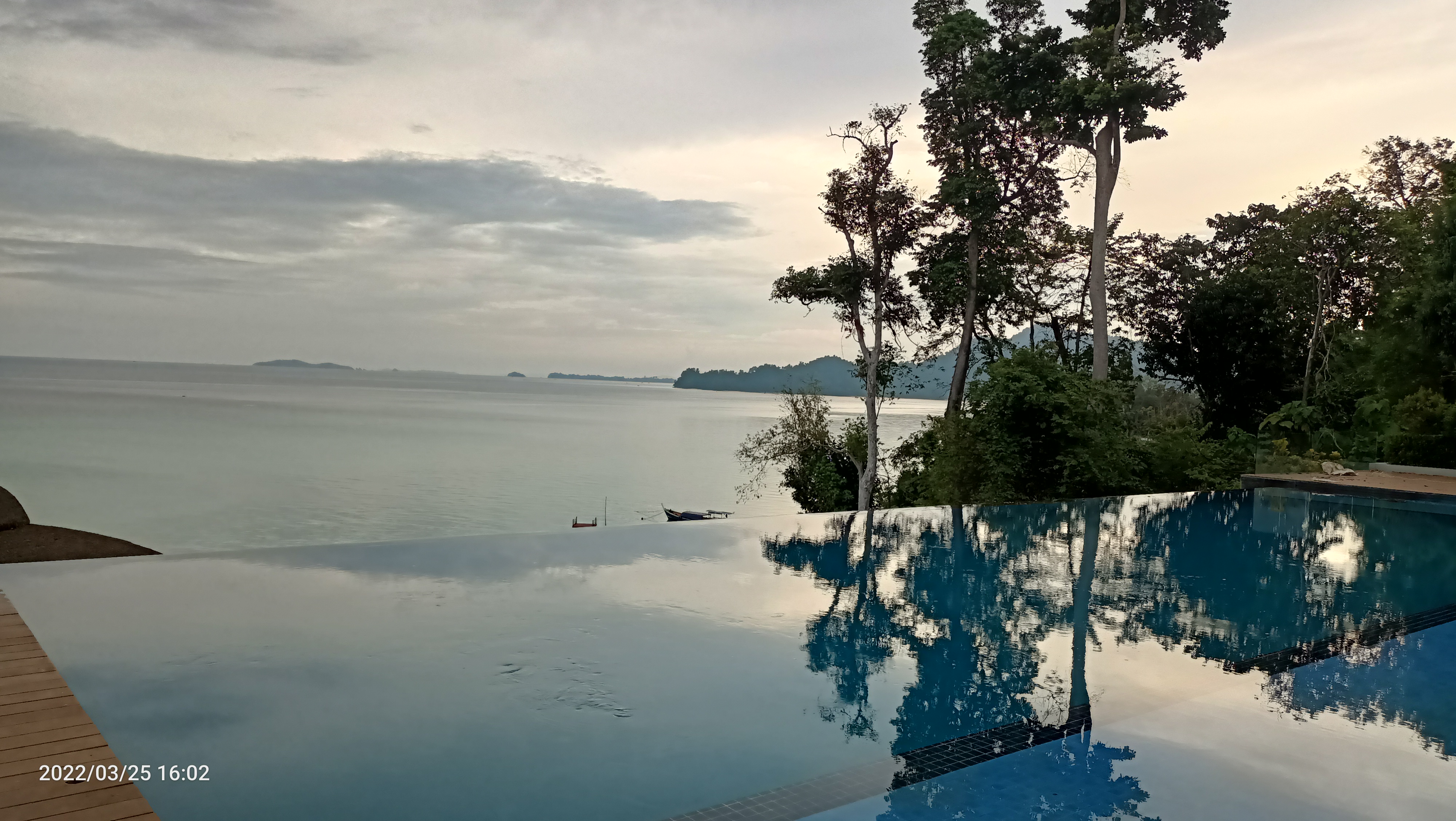 AALUA Resort pool 6