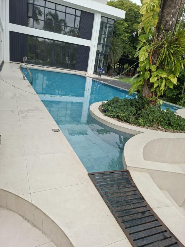 Kan Yeik Thar Residence pool  3