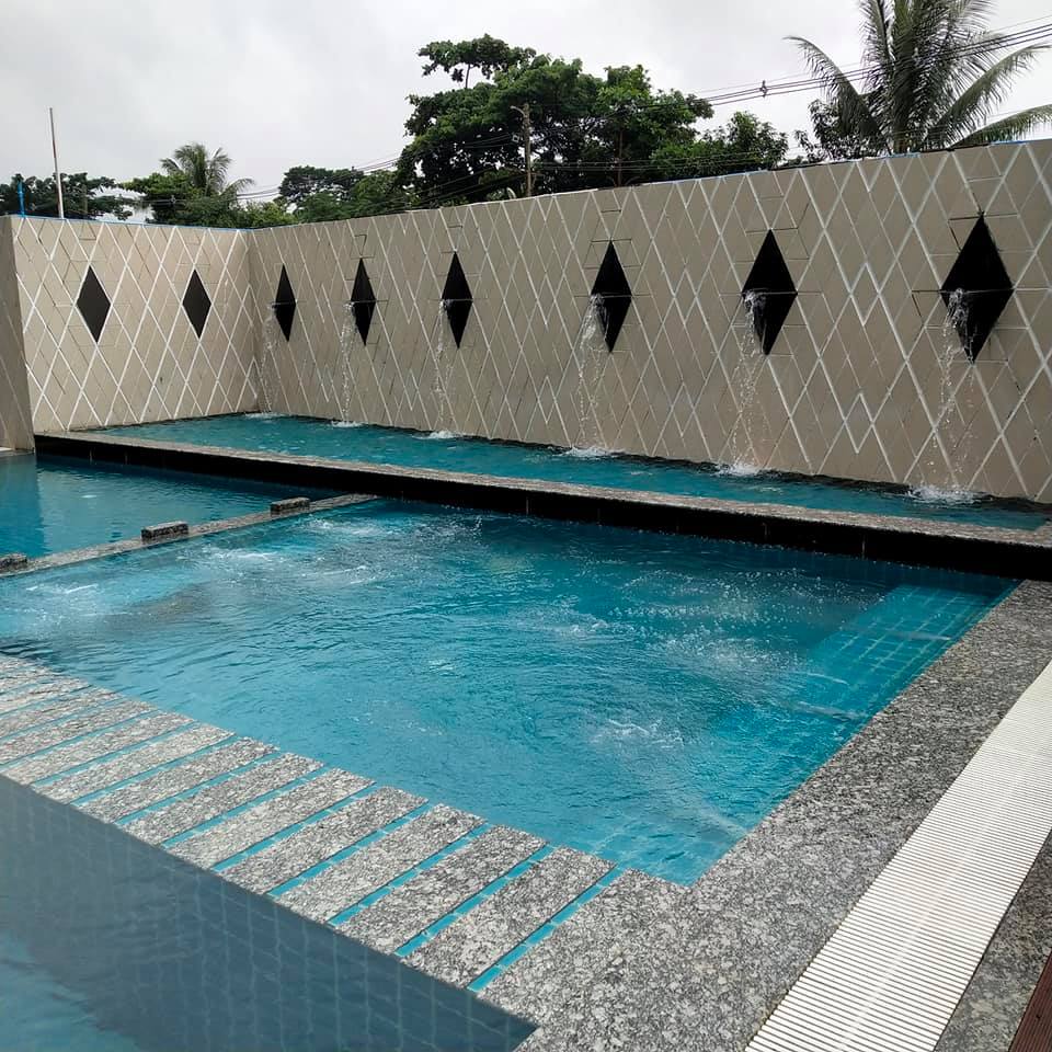 grand-mercure pool 4