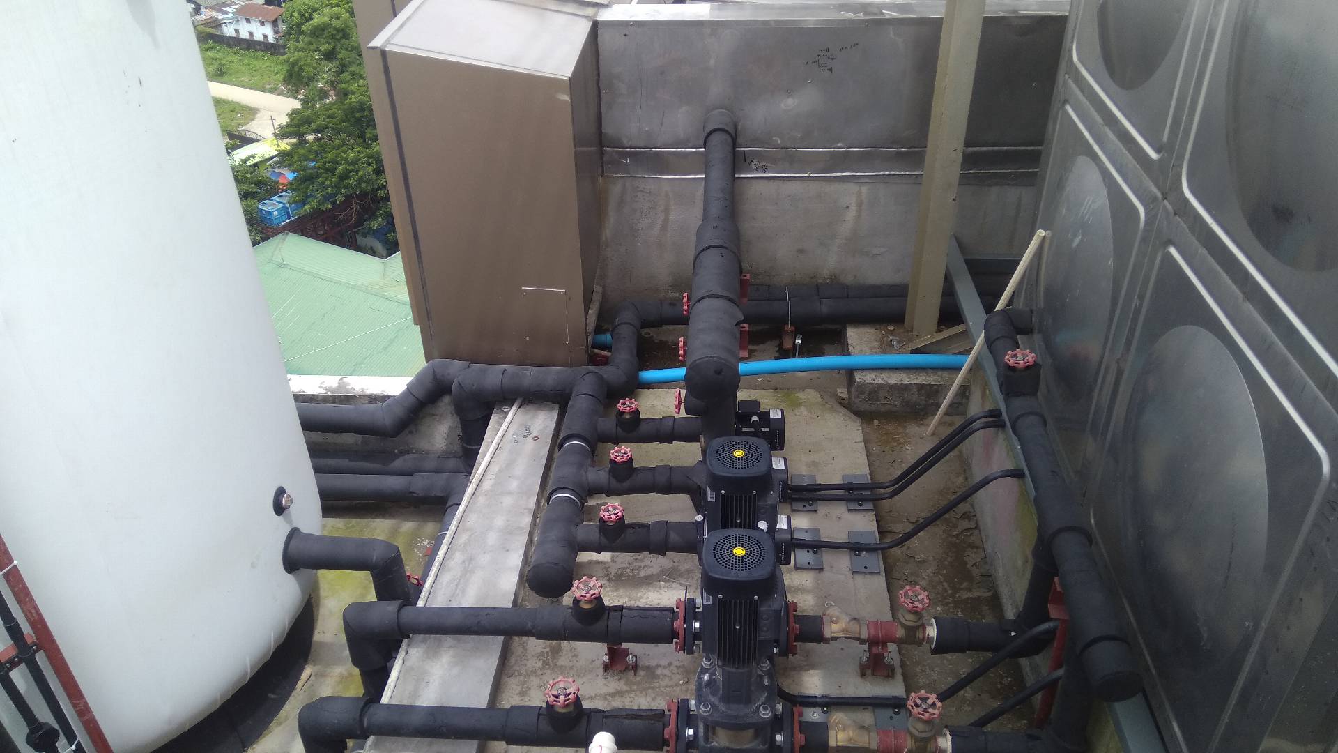 Grand Mercure Hotel pump photo 3